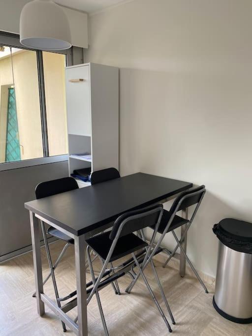Studio Eleverca 3*- Rez De Jardin Terrasse - Axelle Loc'Appart Mandelieu Zewnętrze zdjęcie