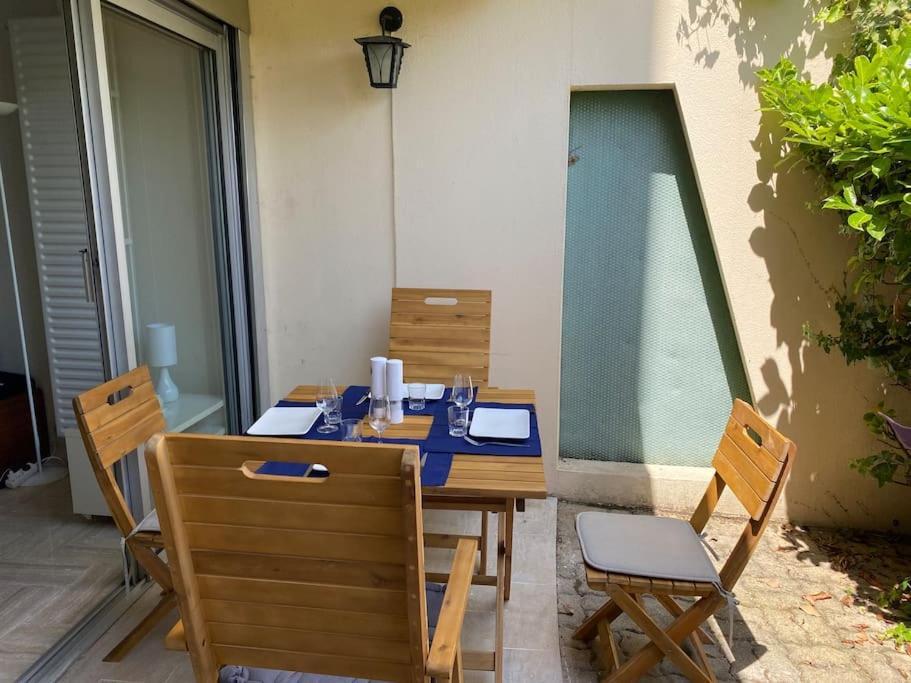 Studio Eleverca 3*- Rez De Jardin Terrasse - Axelle Loc'Appart Mandelieu Zewnętrze zdjęcie