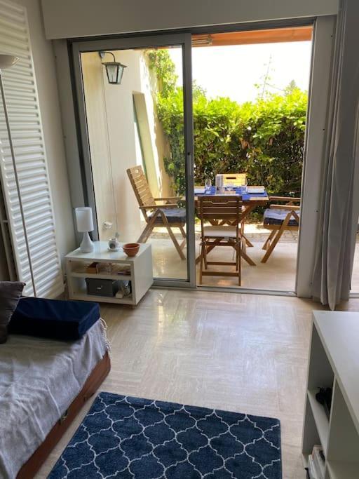 Studio Eleverca 3*- Rez De Jardin Terrasse - Axelle Loc'Appart Mandelieu Zewnętrze zdjęcie