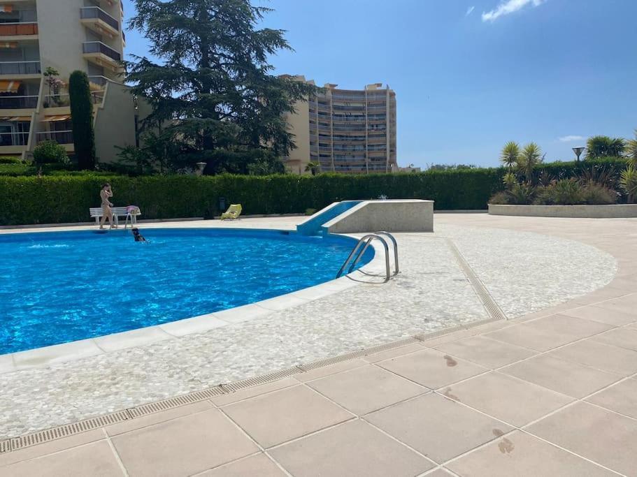 Studio Eleverca 3*- Rez De Jardin Terrasse - Axelle Loc'Appart Mandelieu Zewnętrze zdjęcie
