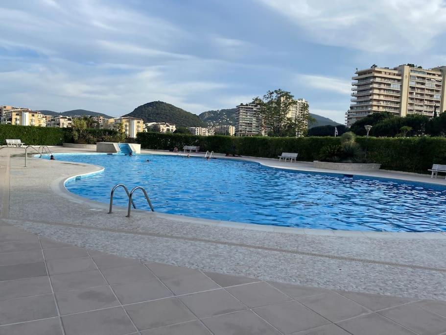 Studio Eleverca 3*- Rez De Jardin Terrasse - Axelle Loc'Appart Mandelieu Zewnętrze zdjęcie